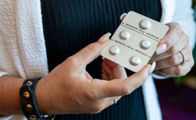 В США федеральный судья заблокировал одобрение таблеток для аборта