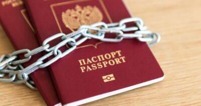 Российским чиновникам запретили свободный выезд за границу: у некоторых забирают паспорта