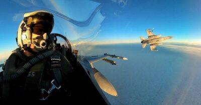 Были подняты по тревоге: румынские самолеты F-16 в Балтии перехватили 2 российских истребителя