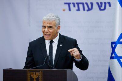 Яир Лапид: «Я передал Нетаньяху страну в расцвете, теперь похороны следуют за похоронами»