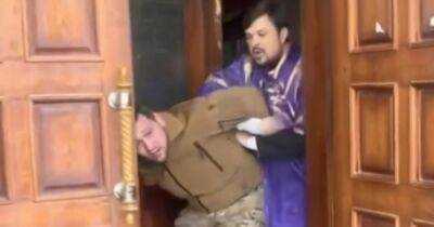 Полиция объявила в розыск священника УПЦ МП из Хмельницкого, избившего ногами военного (ФОТО)
