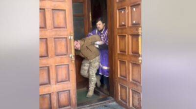 Избиение военного ВСУ в церкви: иподиакона УПЦ МП объявили в розыск