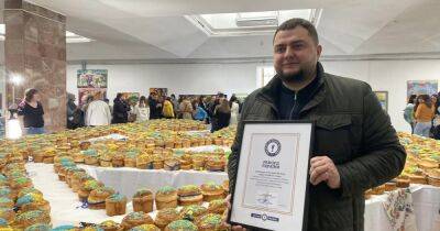 Тризуб из 1000 куличей: во Львове установили пасхальный рекорд Украины (фото, видео)