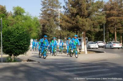Для участия в велопробеге в Ашхабаде привлекли в том числе соблюдающих пост