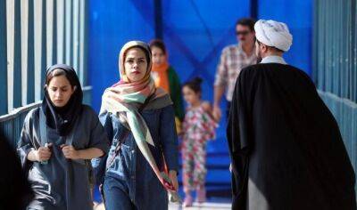 Амини Махсы - В Иране устанавливают "умные камеры" для слежки за женщинами без хиджабов - dialog.tj - Иран