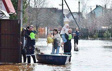 В затопленном районе Гомеля заработало «водное такси»