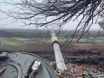 "Враг на расстоянии вытянутой руки". Украинские военные показали работу танкистов под Бахмутом