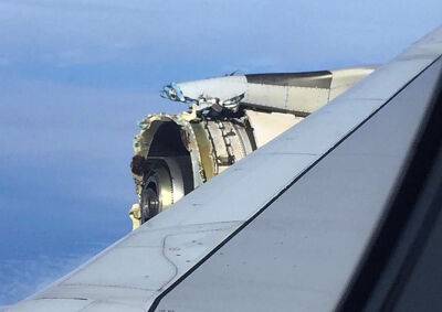 У пассажирского А380 в полете развалился двигатель: видео