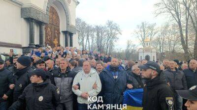 В Каменце-Подольском возле собора произошли столкновения, сторонники ПЦУ ставят палатки