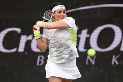 Жабер обыграла Бенчич и выиграла турнир WTA в Чарльстоне