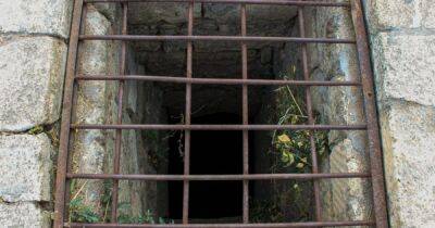 За отказ воевать солдат ВС РФ сажают в подземные тюрьмы "зинданы", — британская разведка