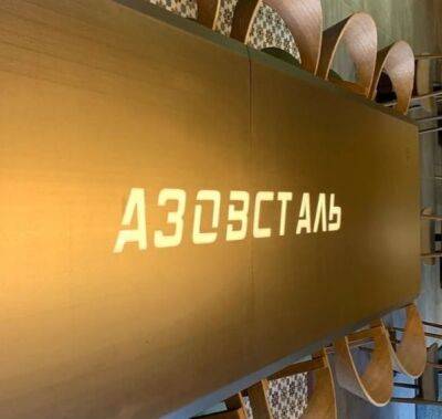 Кафе в Киеве разместило столы с надписями Азовсталь, разгорелся скандал - фото
