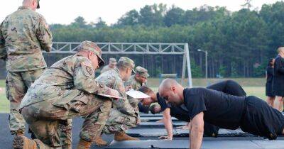 Солдат обеспечат фитнес-браслетами: будут отслеживать здоровья целых подразделений
