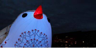 Соловей — певчая птичка. В Ливерпуле установили первую украинскую инсталляцию к Евровидению 2023