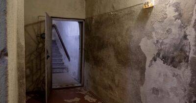 Странные надписи: мужчина нашел под своим домом жуткую секретную комнату (фото)