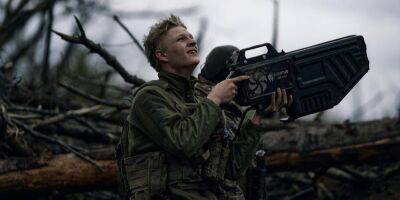 В 200 метрах от врага. Украинский фотограф показал молодых украинских защитников на одной из опаснейших позиций в Авдеевке