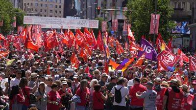 Первомай в Европе: демонстранты требуют достойной оплаты за труд