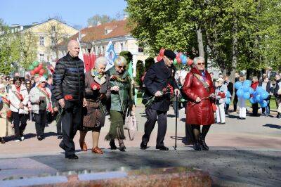 «Память. Мир. Май». В Гродно возложили цветы к памятнику советских воинов и партизан