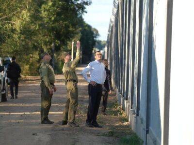 Польша заканчивает строить защитную стену на границе с Беларусью. Осталось 150м