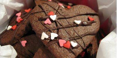Неизменные традиции. Рецепт печенья Шоколадное сердце ко Дню матери - nv.ua - Украина