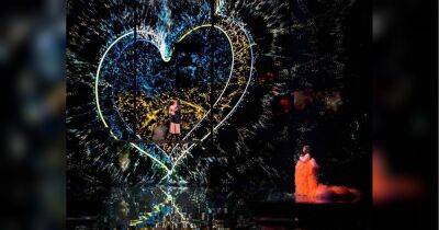 Довели до слез: Alyosha и Ребекка Фергюсон на сцене «Евровидения-2023» поразили мощным выступлением о войне в Украине