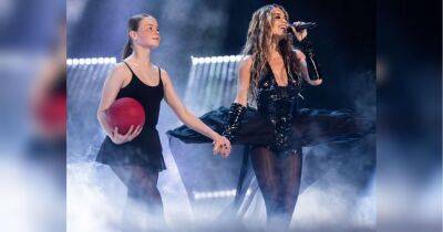 Рита Ора выступила на сцене «Евровидения» вместе с юной беженкой из Ровно