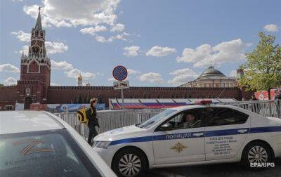 В Москве за одежду в сине-желтых тонах задержали двоих мужчин