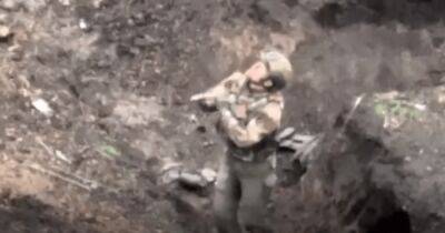 Под Бахмутом ВСУ с помощью дрона взяли в плен оккупанта с ликвидированной российской бригады (ВИДЕО)