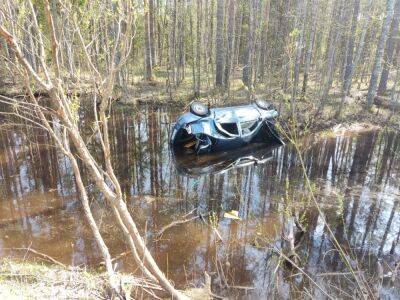 В Тверской области перевернулась легковушка, пострадал водитель
