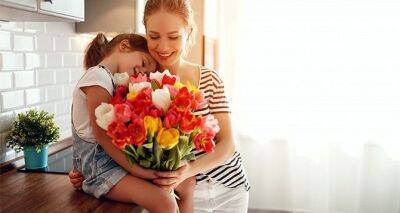 Когда в Украине празднуют «День Матери»: дата в 2023 году