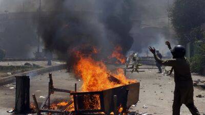 Массовые беспорядки в Пакистане после ареста бывшего премьера Имран Хана - ru.euronews.com - Пакистан - Исламабад