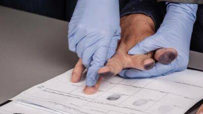 Можно ли удалить отпечатки пальцев из базы данных полиции Израиля