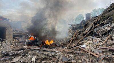 Россияне ударили ракетами С-300 по Славянску, есть погибшая и разрушения