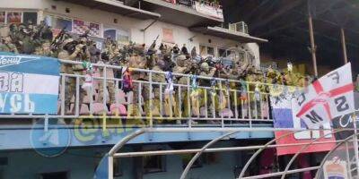 Дикое сборище. Российские ультрас в военной форме устроили стрельбу на стадионе в оккупированном Мариуполе — видео