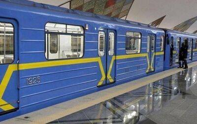 В метро Киева ограничили движение зеленой веткой, станция Сырец закрыта
