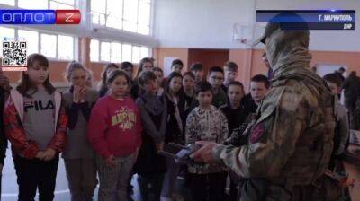 Оккупанты в Мариуполе рассказывают детям, как с беспилотников бьют по украинцам