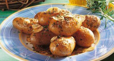 Забудьте о кипятке, когда варите картошку: не все хозяйки знают
