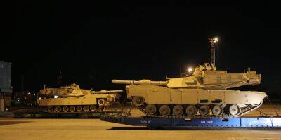 Раньше, чем планировали. В Германию прибыли американские танки Abrams, на которых будут проходить обучение украинские военные