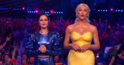 "Евровидение 2023". Юлия Санина появилась на сцене в наряде, вдохновленном Дэвидом Боуи