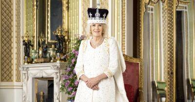 Елизавета II - принцесса Диана - королева Камилла - королева-консорт Камилла - Дизайнер коронационного платья Камиллы раскрыл тайные детали наряда (фото) - focus.ua - Украина - Англия - Лондон - Нью-Йорк - Шотландия - Ирландия