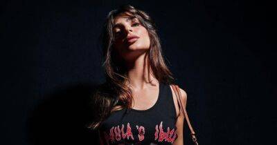 Эмили Ратаковски надела футболку с Меган Фокс на игру "Никс" (фото)