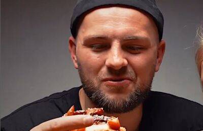 Финалист "Мастер Шеф Профессионалы" Люлько дал рецепт невероятно вкусных синнабонов с клубникой: видео