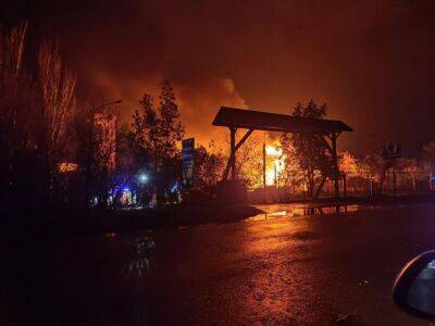 В оккупированном Мелитополе вечером прозвучал мощный взрыв, в части города пропал свет, а также связь – мэр