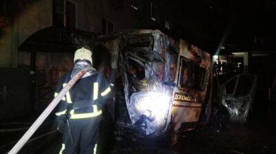 Возле больницы в Киеве сгорел автомобиль «скорой», есть жертва