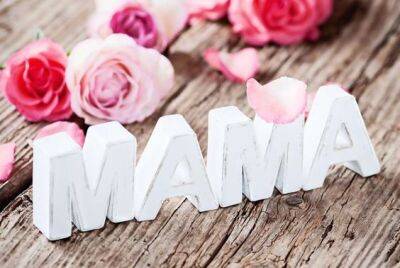 День матери-2023: не забудьте поздравить своих любимых мам. Красивые открытки