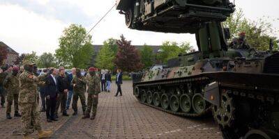 Зеленский встретился с украинскими военными, которые тренируются в Германии