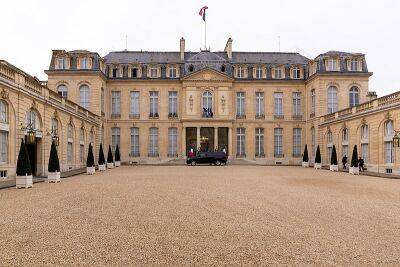 Визит Зеленского в Париж подтвердили в офисе президента Франции
