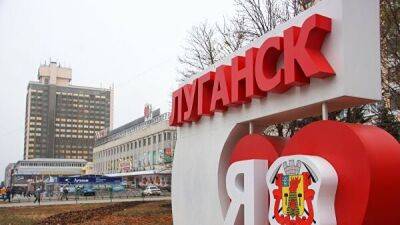 "Что-то сильно горит и взрывается": в сети сообщают о "прилетах" в Луганске