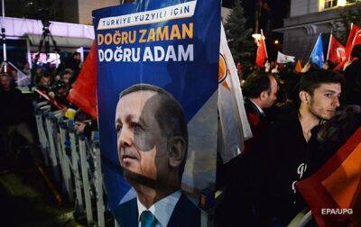 Выборы в Турции: Эрдоган лидирует, хотя не набирает 50%
