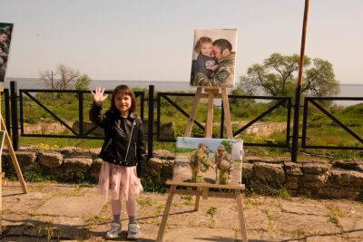 "Непокоренный Юг": в Одесской области открыли фотовыставку редких кадров с фронта и встреча с родней